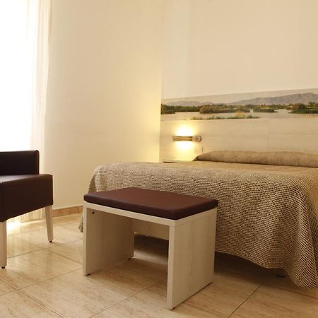 Hotel Canet 카스테요 뎀푸리에스 외부 사진