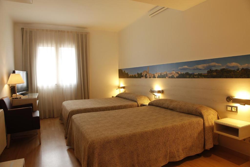 Hotel Canet 카스테요 뎀푸리에스 객실 사진